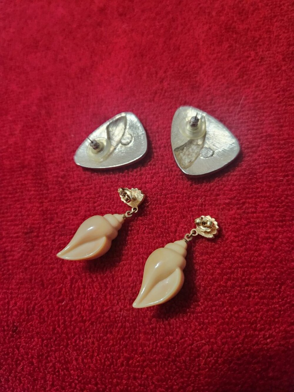 Lot of 20 Antique/Vintage Items Trifari, ART, Monet, Avon, Karen Lynne - Picture 10 of 16